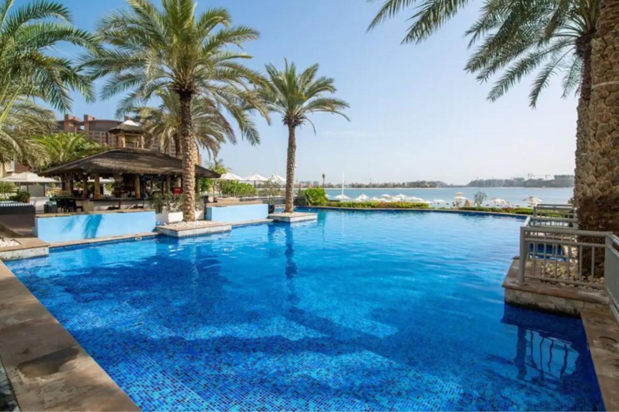 Dubai The Palm 4Br Beach & Pool Access *